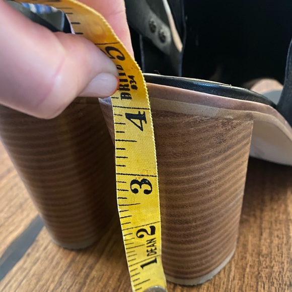 Size 9, Nine West, open toe, black leather, heal strap with 4” wooden healed - Picture 7 of 9